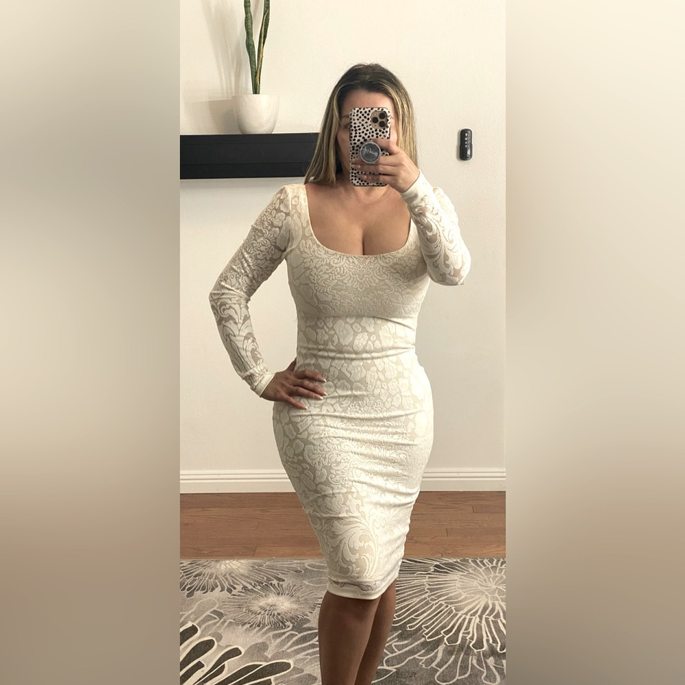 Bodycon scoop neck long sleeves midi dress